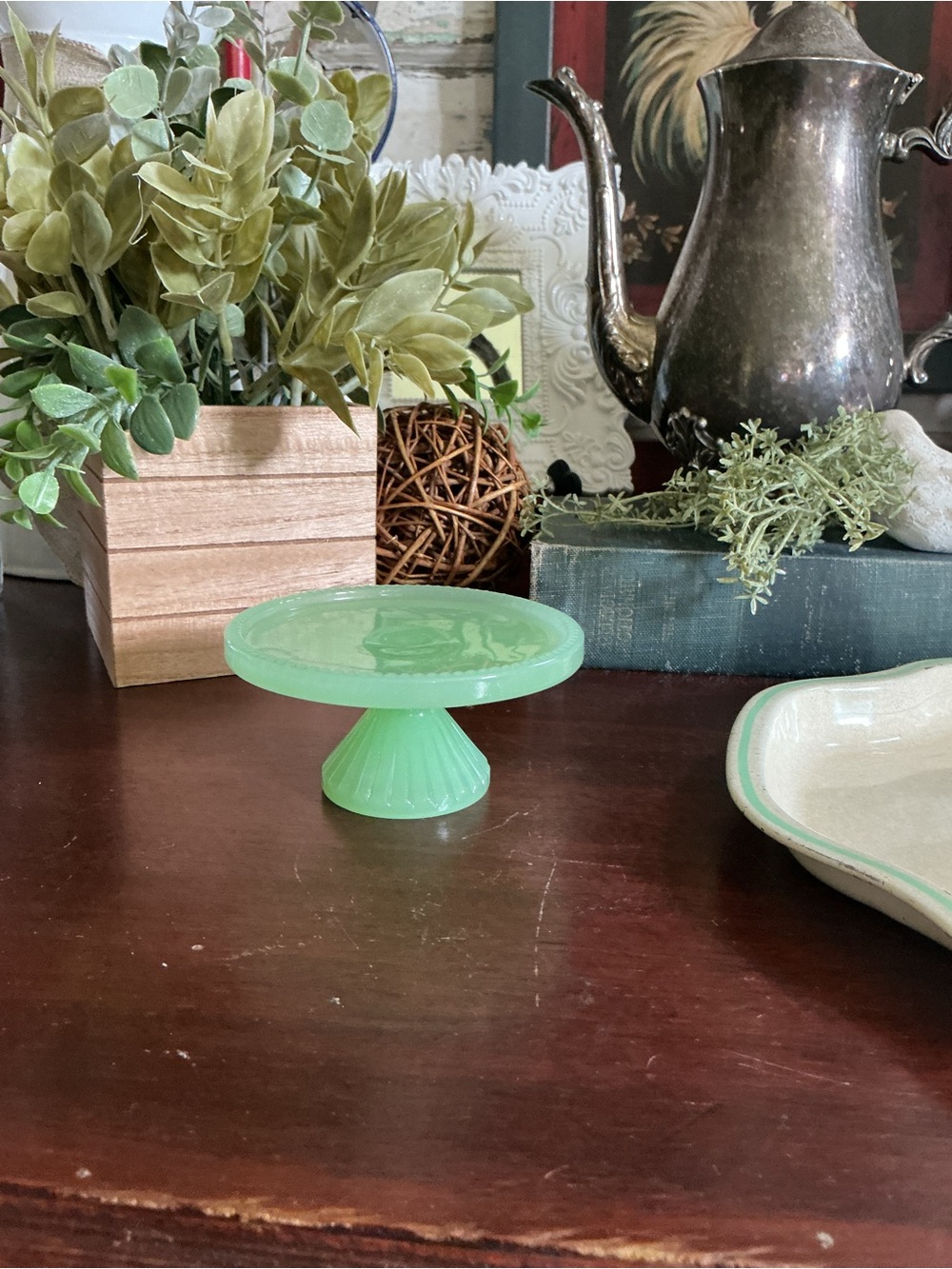 Vintage Style Opaque Jadeite Green Glass Mini Stand